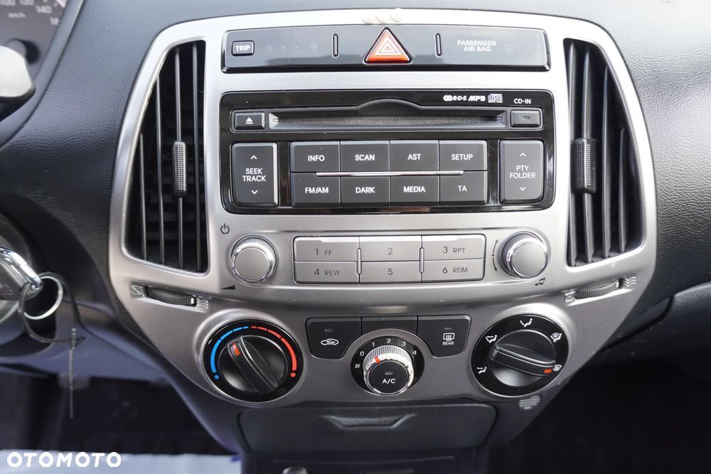 Hyundai i20 1.2 Intro Edition - 21