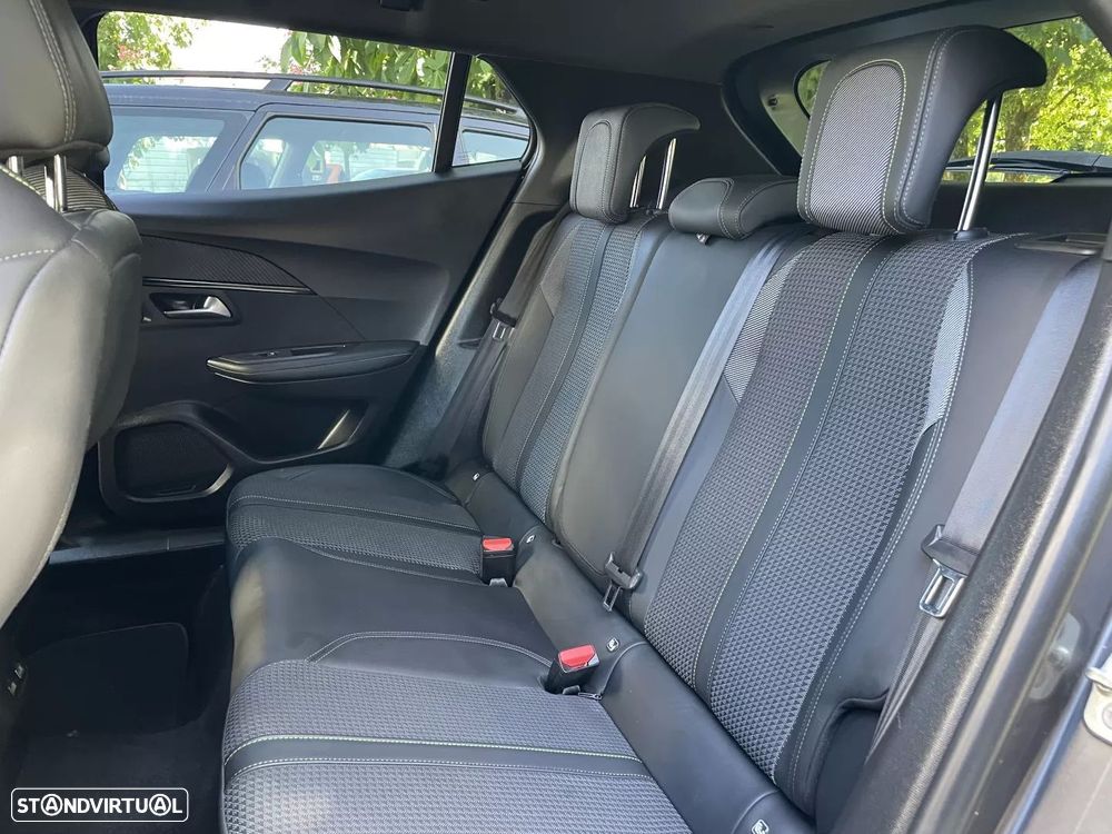 Peugeot 2008 PureTech 130 EAT8 GT - 16