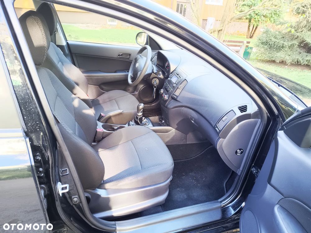 Hyundai i30 CW 10-12 - 16