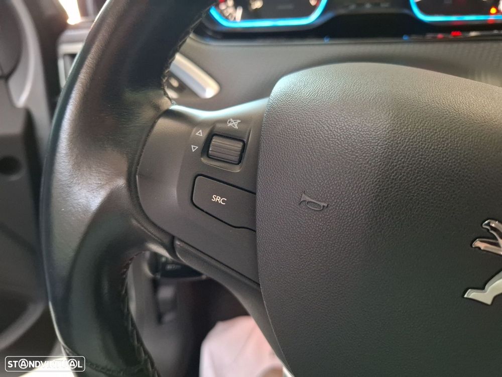 Peugeot 2008 1.2 PureTech Allure EAT6 - 12