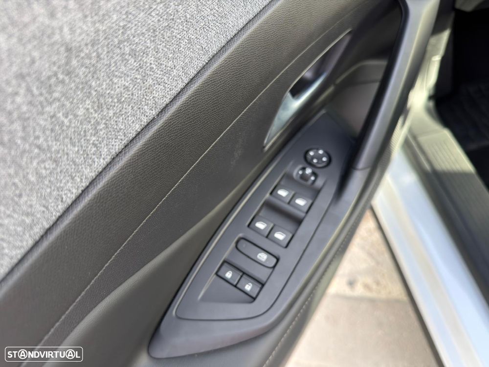 Peugeot 408 1.6 Hybrid Allure e-EAT8 - 46