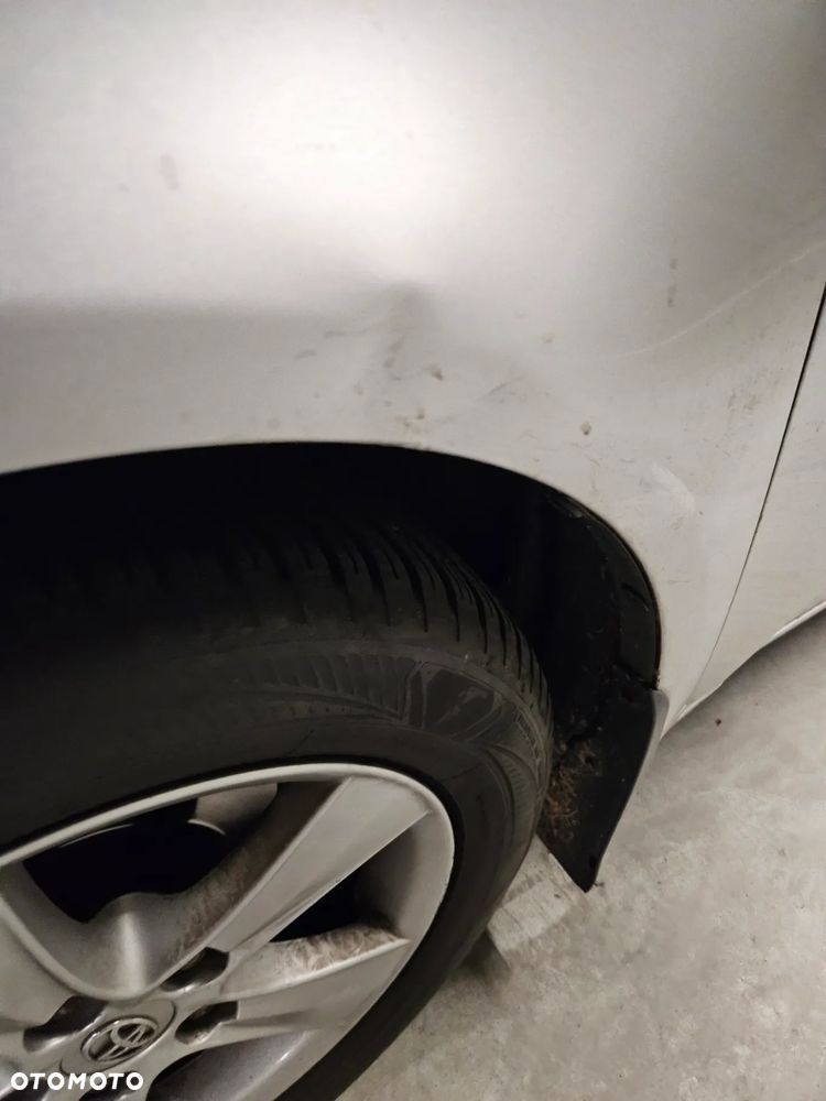 Toyota Avensis 1.8 Comfort - 20