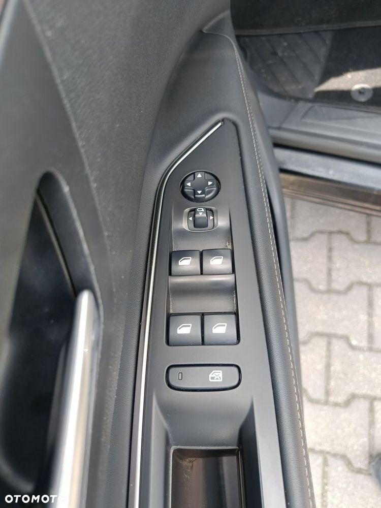 Peugeot 5008 1.6 PureTech Allure S&S EAT8 - 19