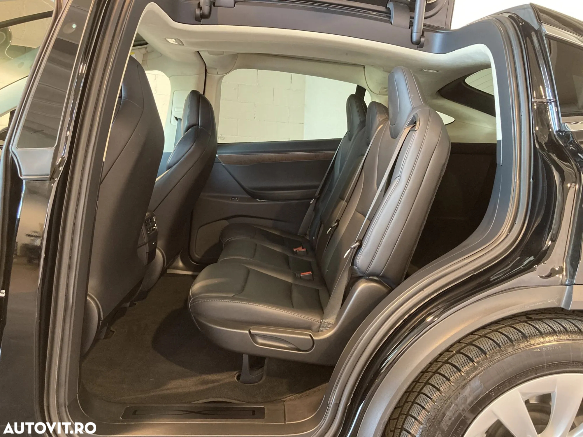 Tesla Model X - 6