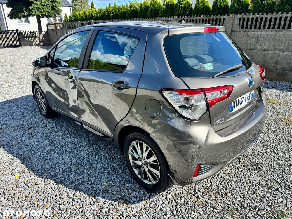 Toyota Yaris Hybrid 100 Business Edition - 4