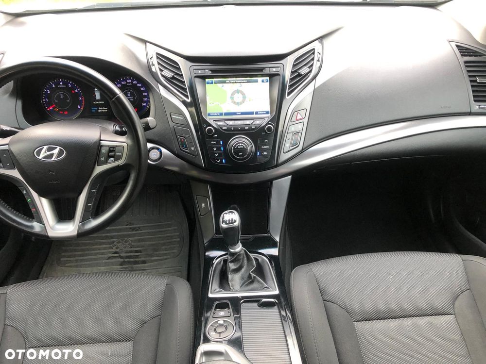 Hyundai i40 Kombi blue 1.6 Trend - 8