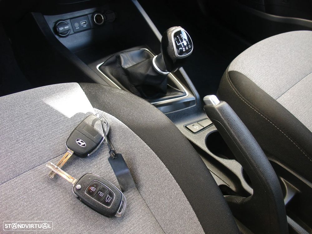Hyundai i20 1.1 CRDi LED - 28