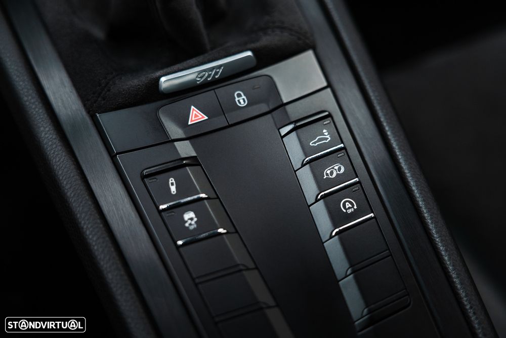 Porsche 911 (991) Carrera 4 GTS - 16
