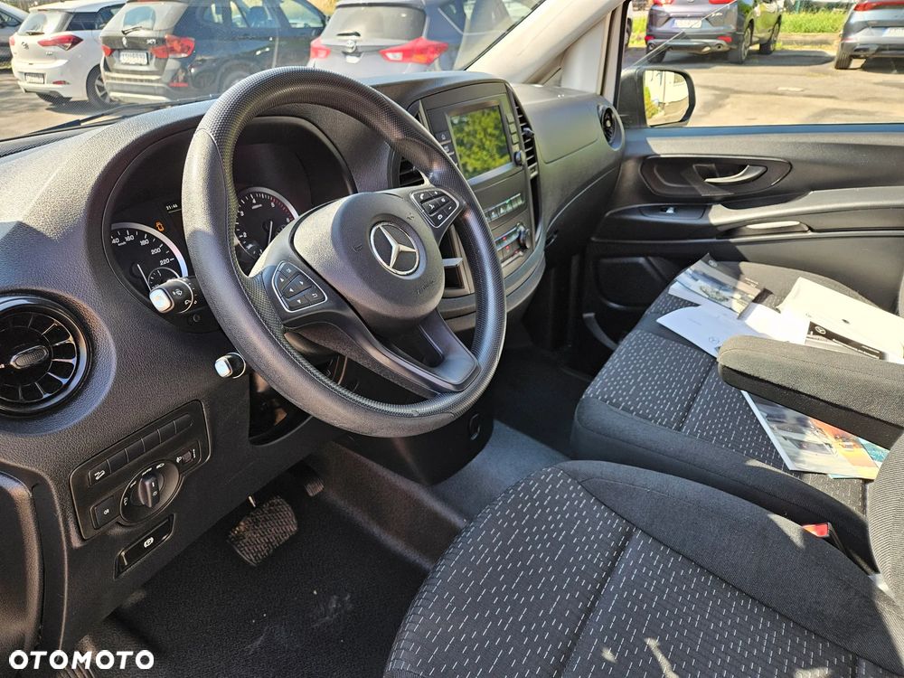 Mercedes-Benz Vito 4matic automat 4x4 erej.04 2023 long klima navi 3osobowy fvat23% - 11