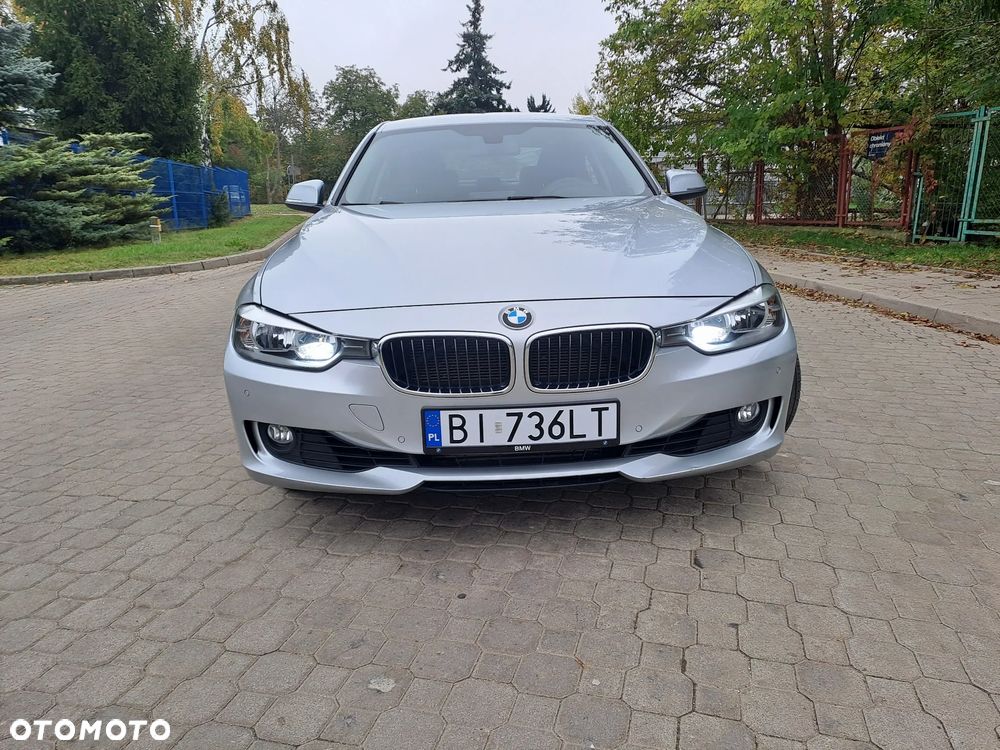 BMW 320I 2012 photo 2