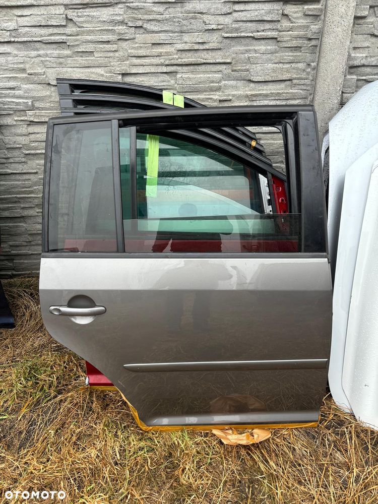 VW VOLKSWAGEN TOURAN I 2003-2015r RÓŻNE KOLORY DRZWI PRAWE TYLNE POZNAŃ GIEŁDA - 1