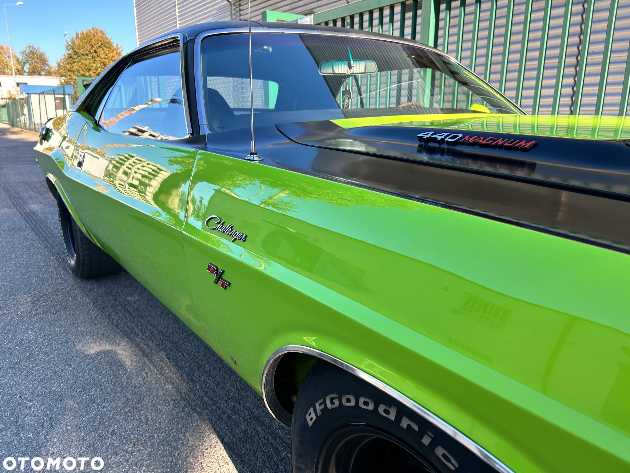 Dodge Challenger - 14