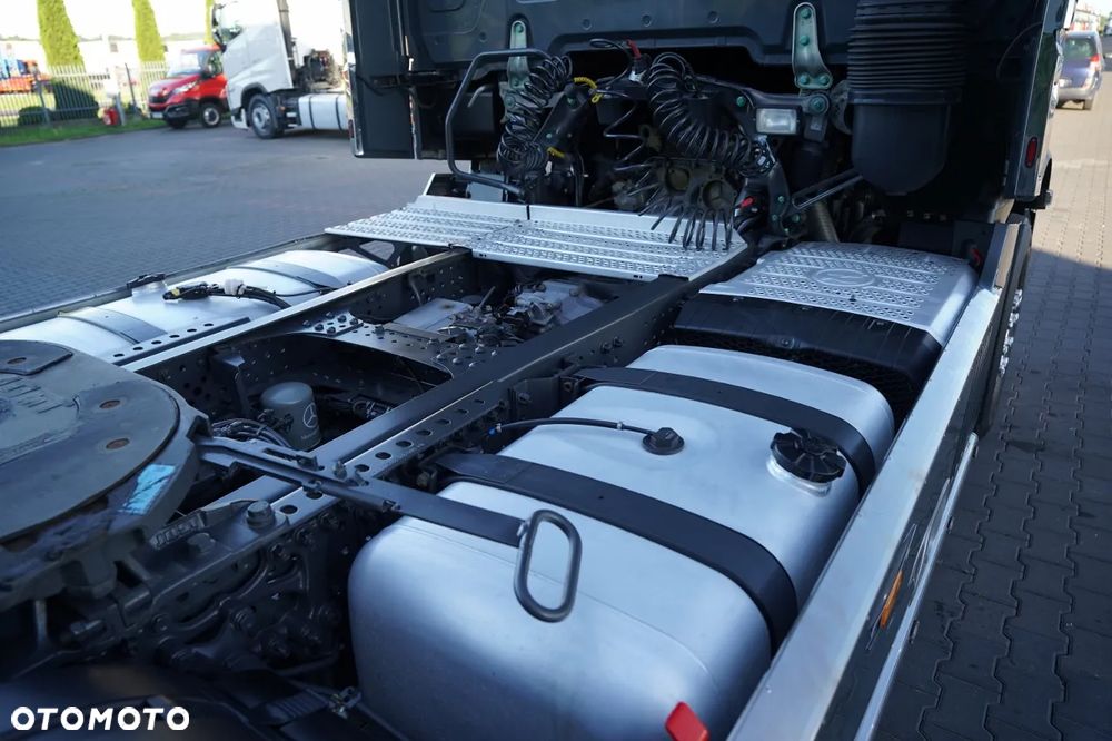 Mercedes-Benz ACTROS 1851 / RETARDER / GIGA SPACE /  KLIMA POSTOJOWA / BOGATE WYPOSAŻENIE /  / OPONY 100%  / ALUFELGI / EURO 6 - 15
