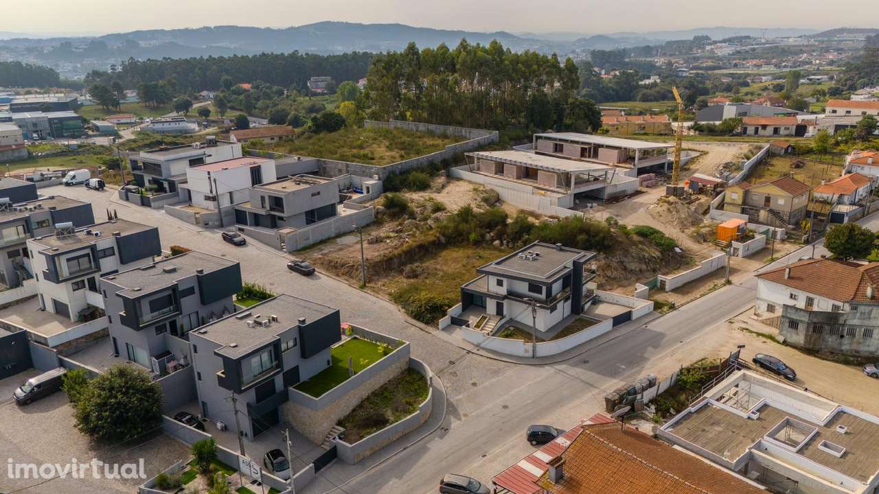 Terreno para venda em Frazão Arreigada, Paços de Ferreira, Porto - Grande imagem: 4/9