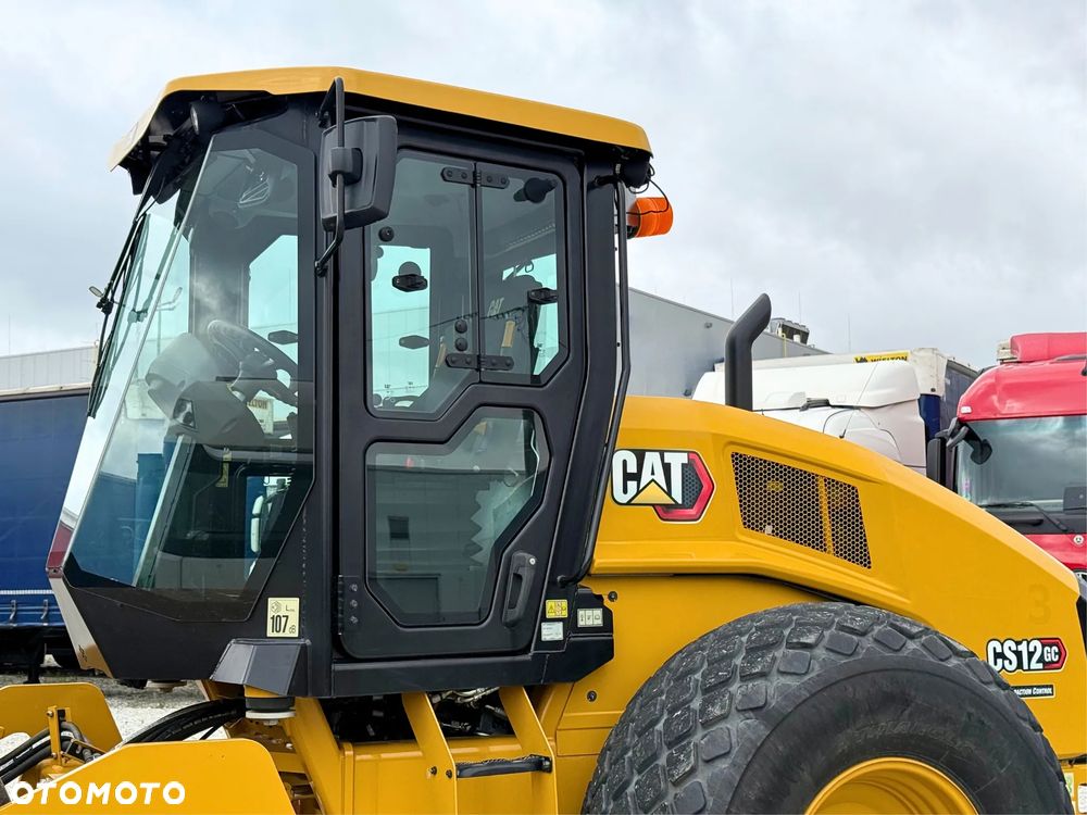 Caterpillar WALEC WIBRACYJNY / CS12GC / KLIMATYZACJA / CAT - 5