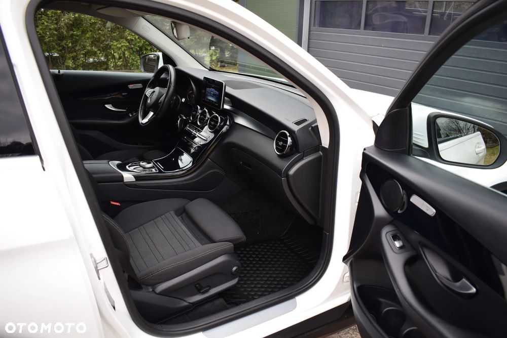 Mercedes-Benz GLC - 33