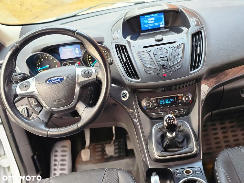 Ford Kuga 1.6 EcoBoost 2x4 Titanium - 5