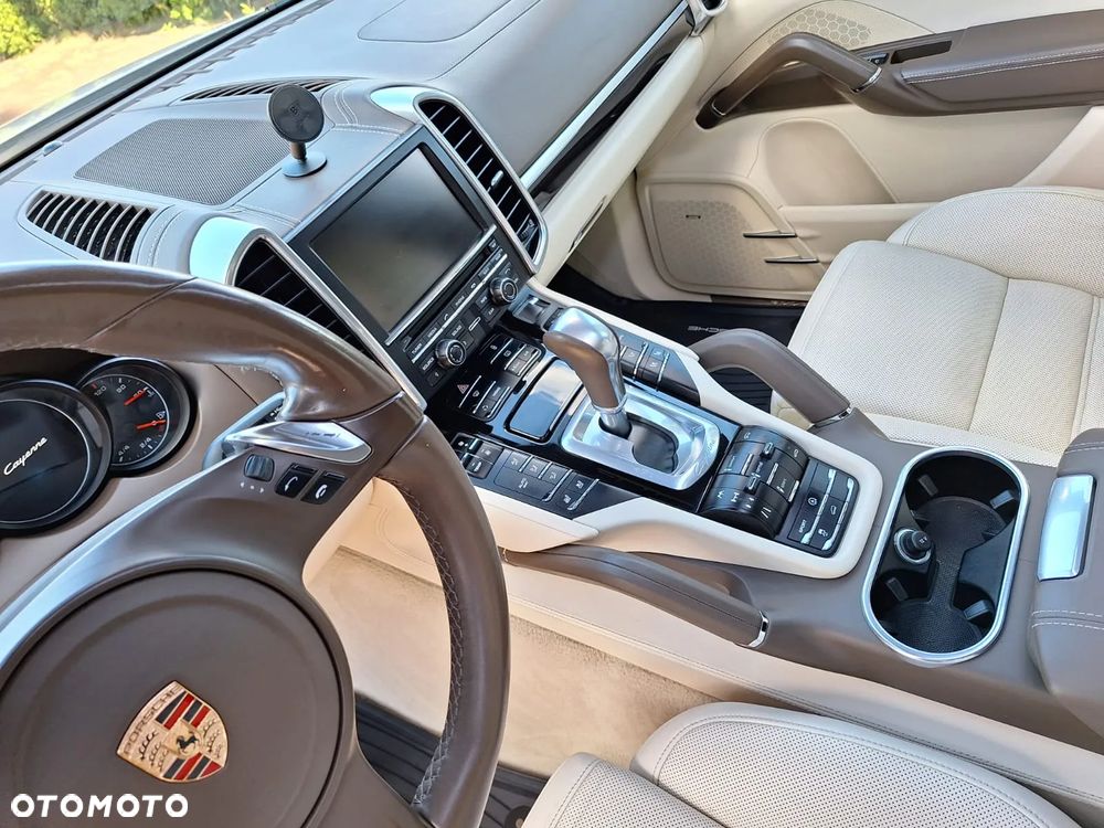 Porsche Cayenne - 22