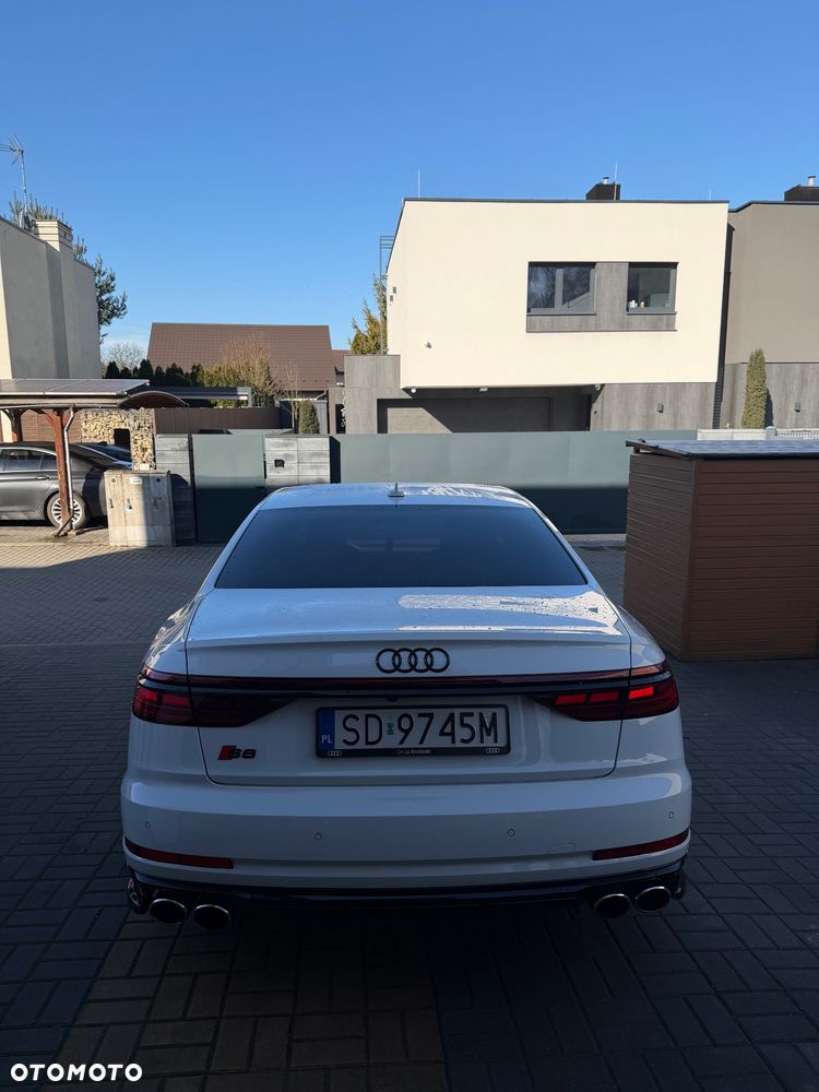 Audi S8 - 4