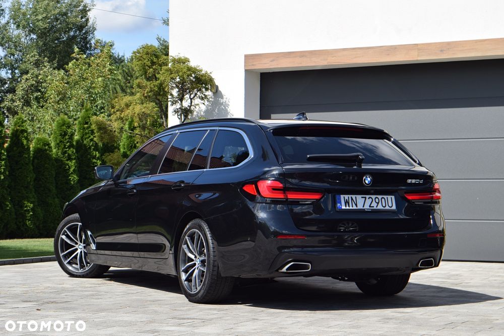 BMW Seria 5 520d Touring M Sport Edition - 6