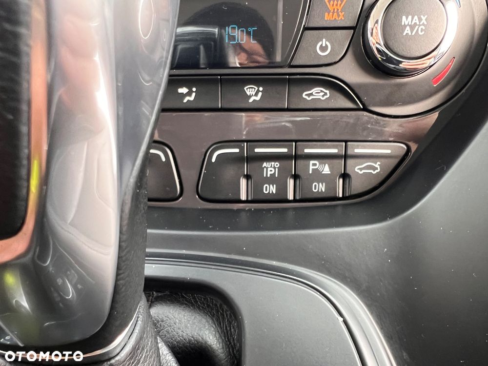 Ford Kuga 2.0 TDCi 4x4 Titanium - 36