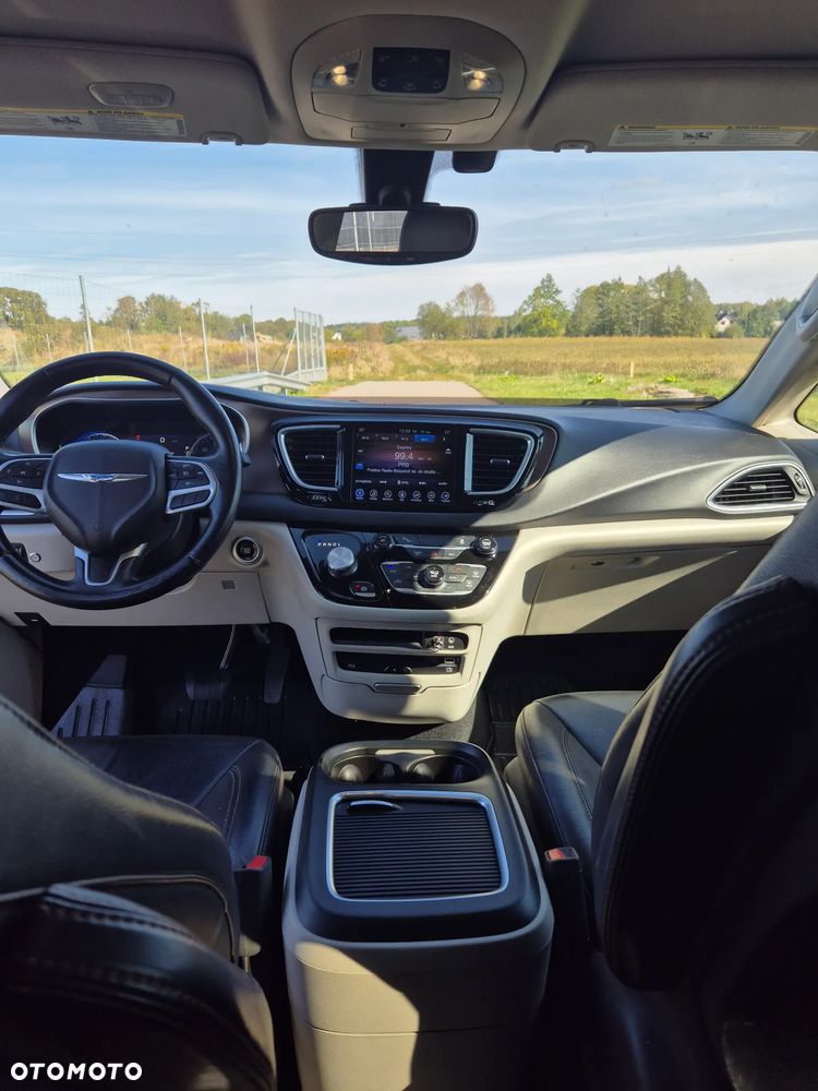 Chrysler Pacifica - 10