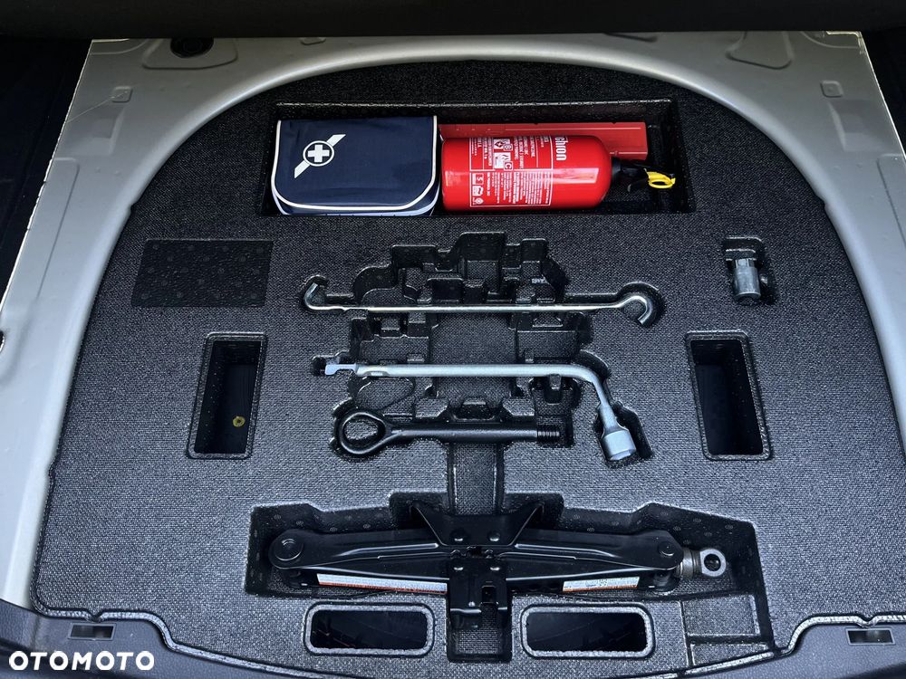 Toyota Camry 2.5 Hybrid Comfort CVT - 30