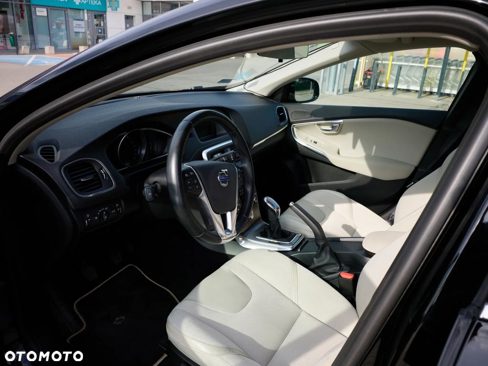 Volvo V40 2012 photo 3