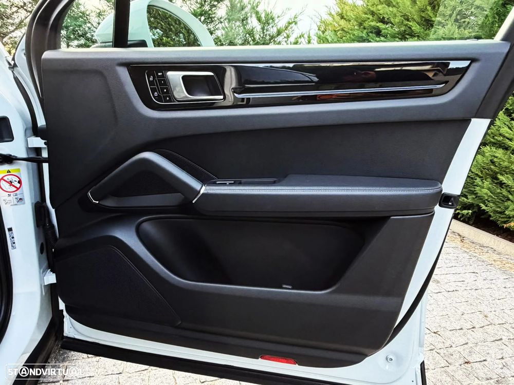 Porsche Cayenne E-Hybrid Tiptronic S Black Edition - 23