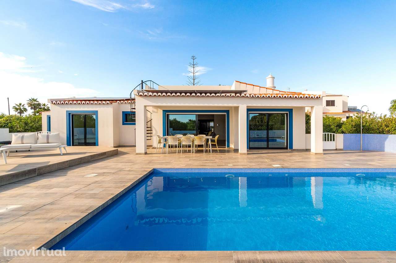 Deslumbrante moradia com piscina, terraço e vista mar - Grande imagem: 2/51