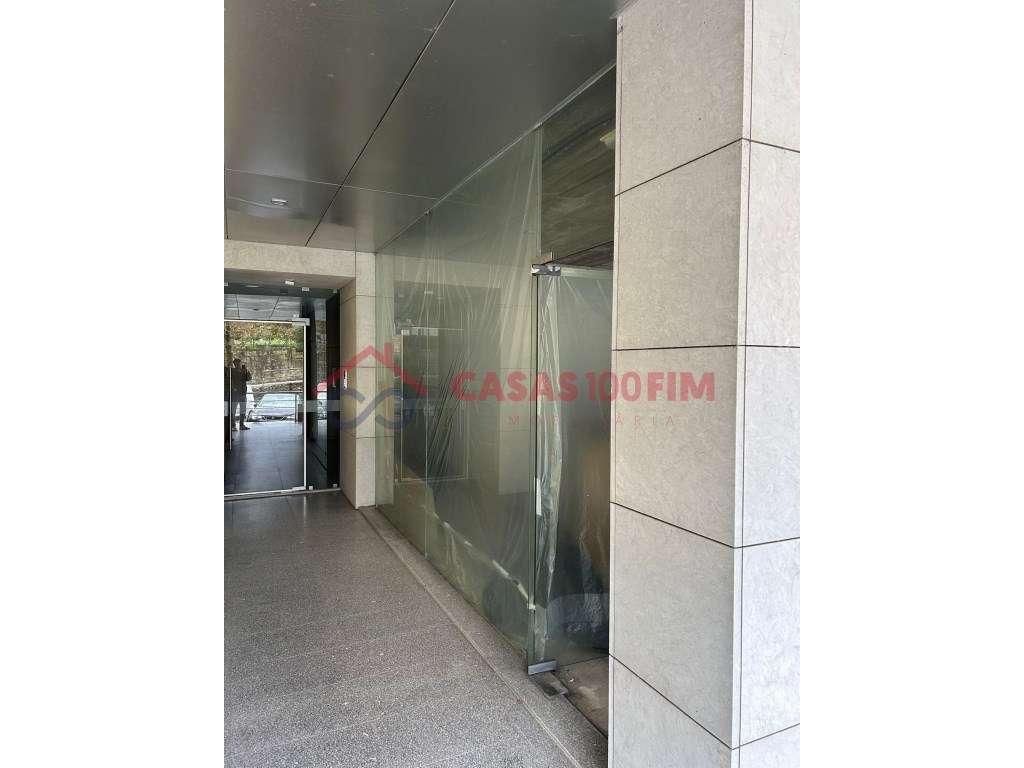 Loja com licença para pastelaria em Vale de Cambra - Grande imagem: 2/26