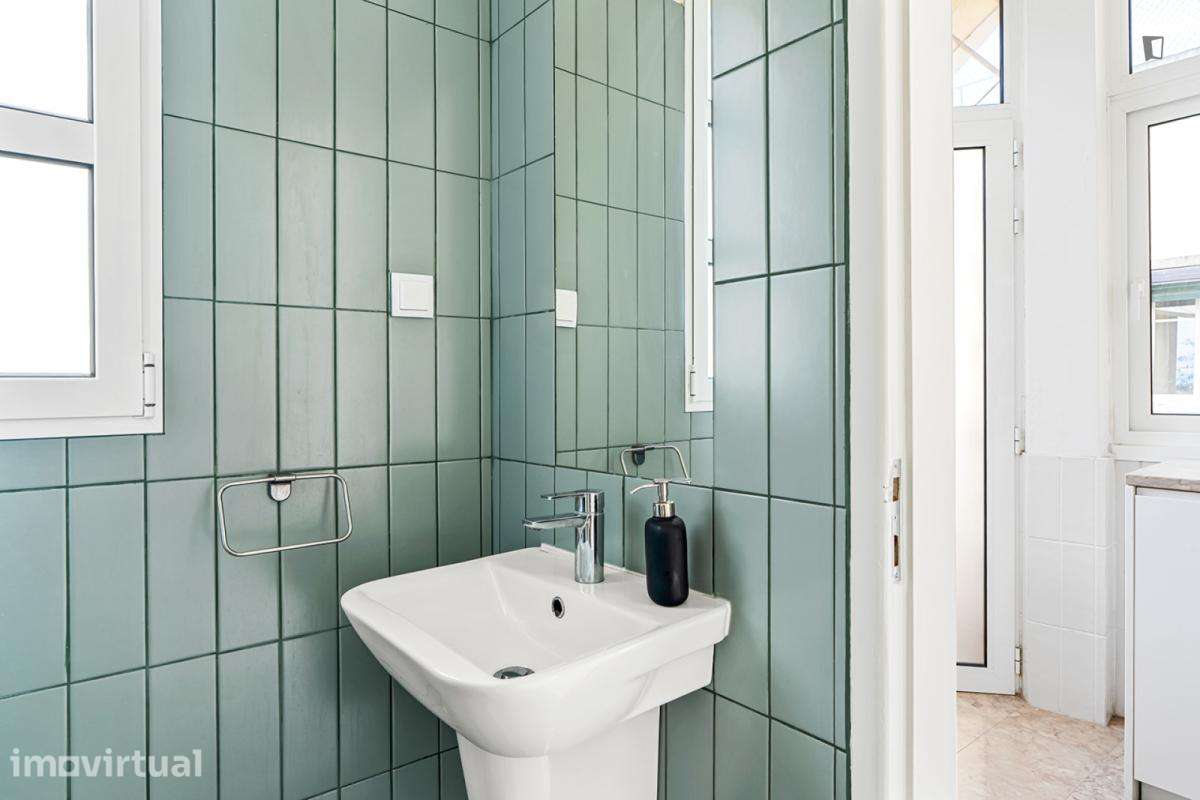 Quarto - localizado em Marquês de Pombal Lisbon - Grande imagem: 3/29