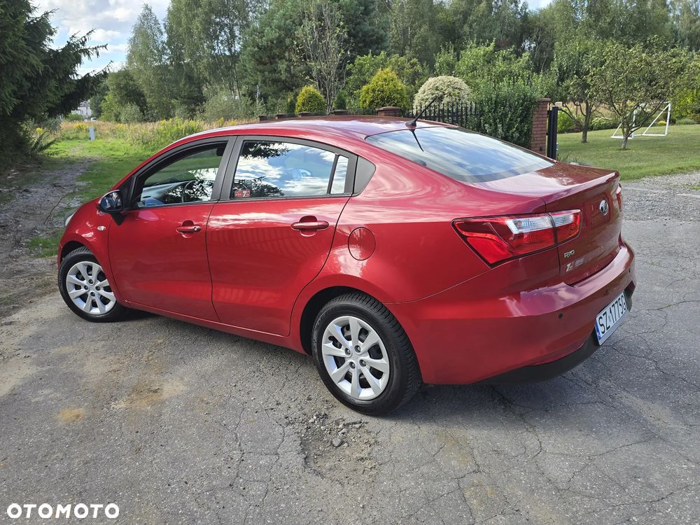 Kia Rio 1.2 L - 1
