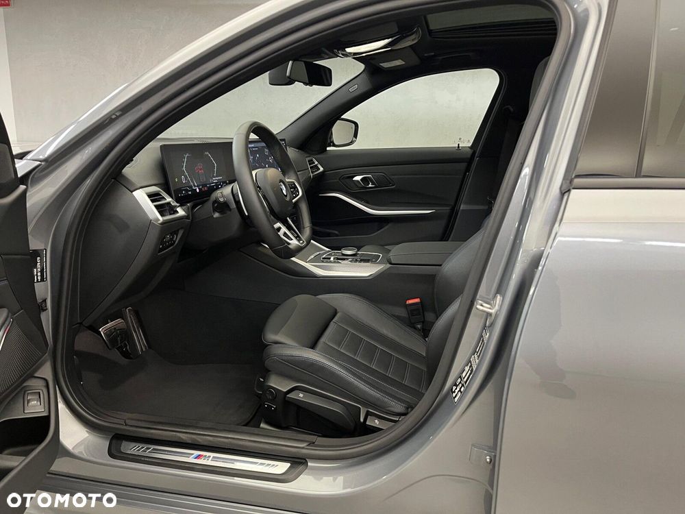 BMW Seria 3 330i xDrive M Sport - 17