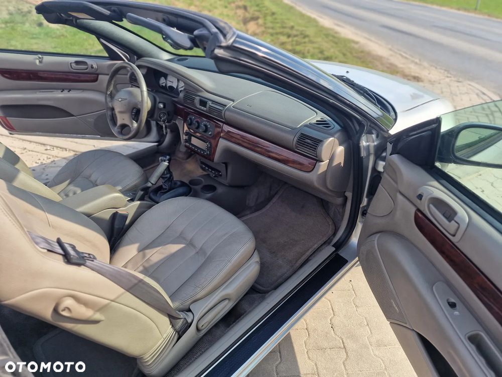 Chrysler Stratus - 17