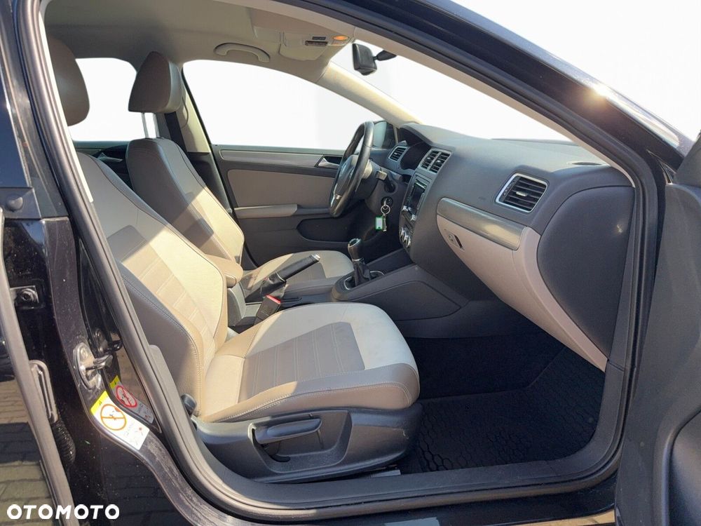 Volkswagen Jetta 1.4 TSI Comfortline - 25