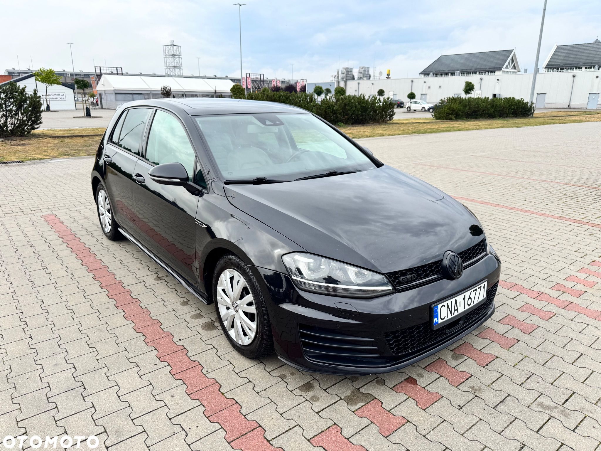 Volkswagen Golf - 1