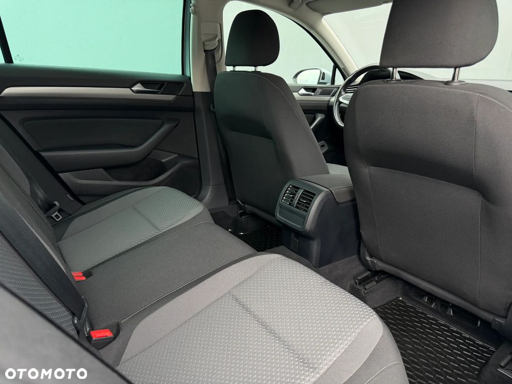 Volkswagen Passat 2.0 TDI EVO Elegance - 24