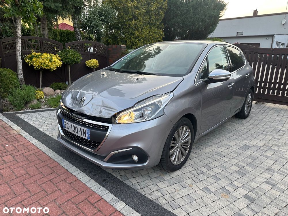 Peugeot 208 - 4