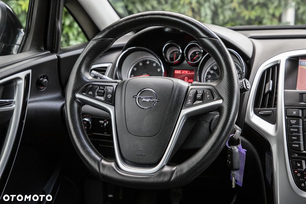 Opel Astra 1.6 Turbo Cosmo - 28