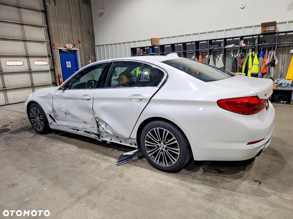 BMW Seria 5 530i xDrive Sport Line - 3