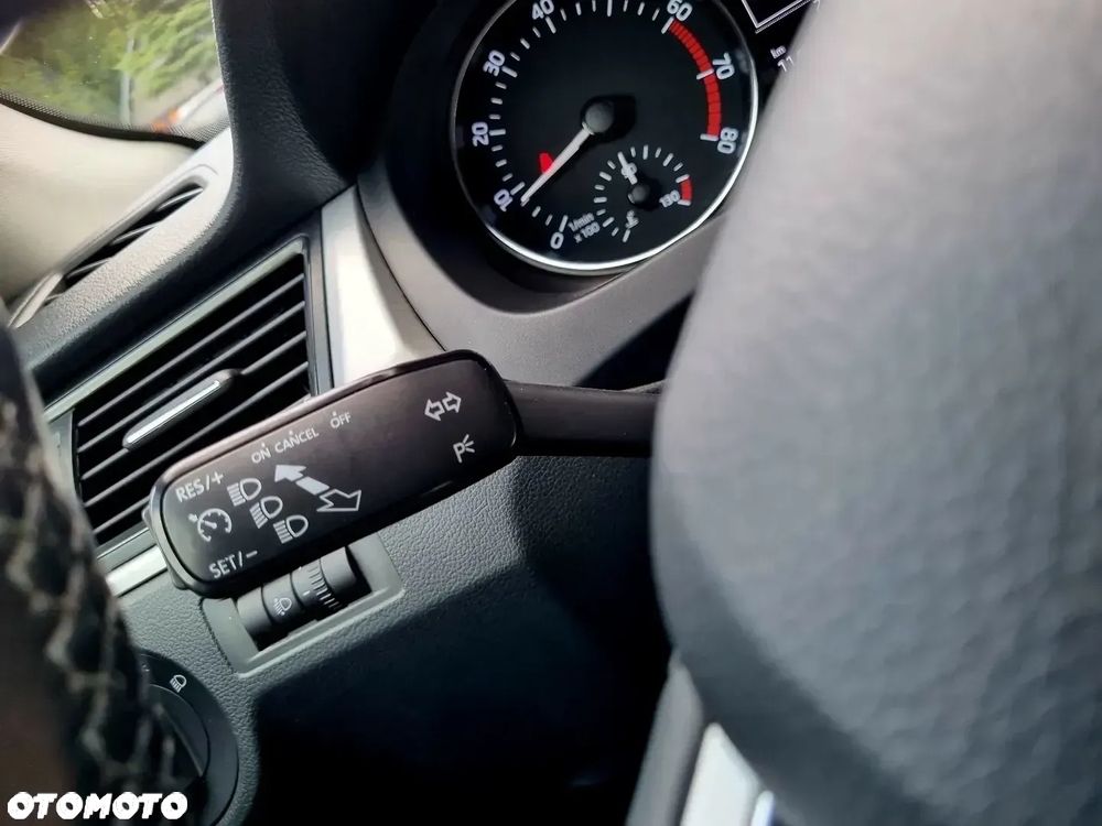 Skoda RAPID 1.2 TSI Ambition - 15