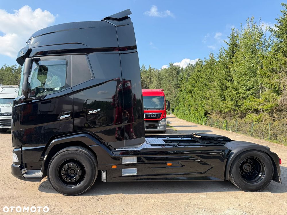 DAF XG+ 530 KM / RETARDER INTARDER / FULL KONTRAKT DAF / KLIMA POSTOJOWA / MAX ZBIORNIKI 1465 L / NAJWIĘKSZA KABINA XG PLUS / FULL SPOJLERY / DOSTĘPNE 3 SZTUKI !! - 4