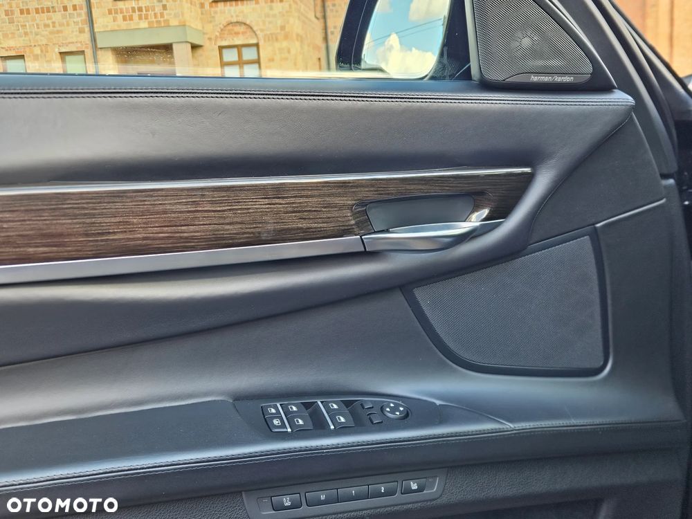 BMW Seria 7 750i xDrive Edition Exclusive - 13