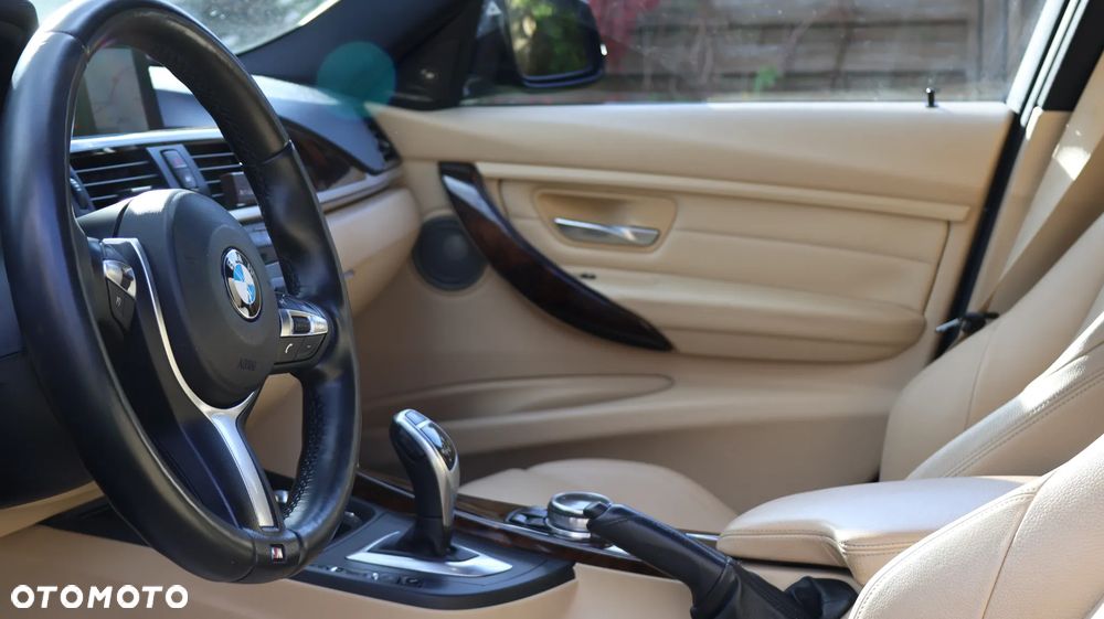 BMW Seria 3 335i xDrive M Sport - 25