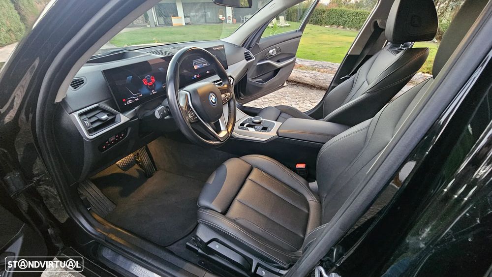 BMW 330 e Touring Line Sport Auto - 31