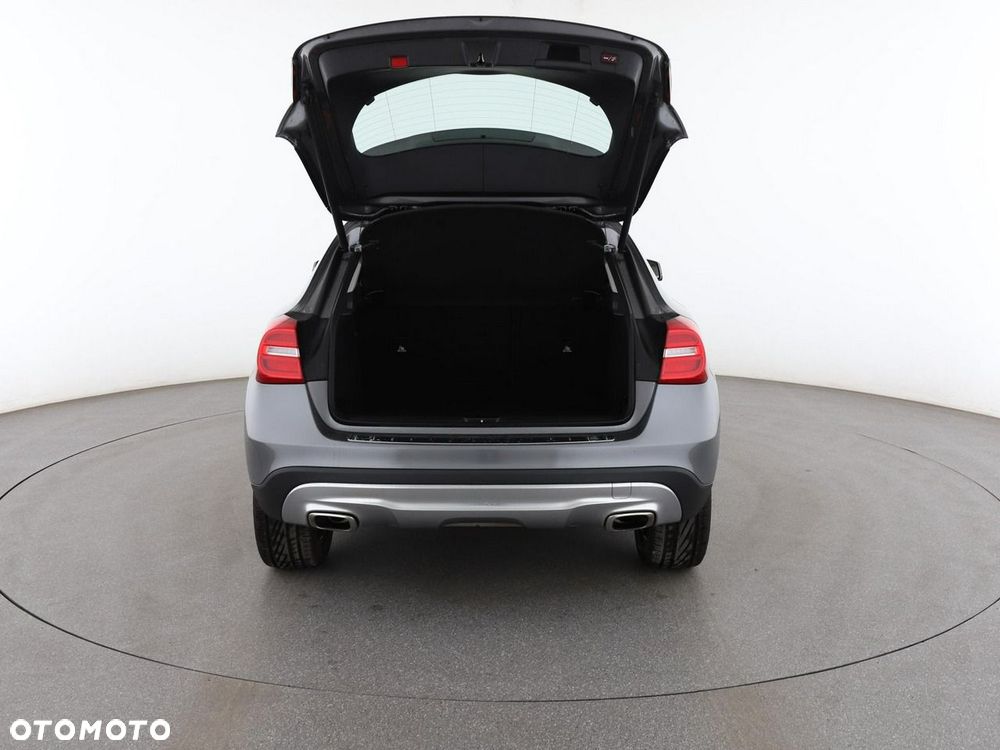 Mercedes-Benz GLA 180 Urban - 20