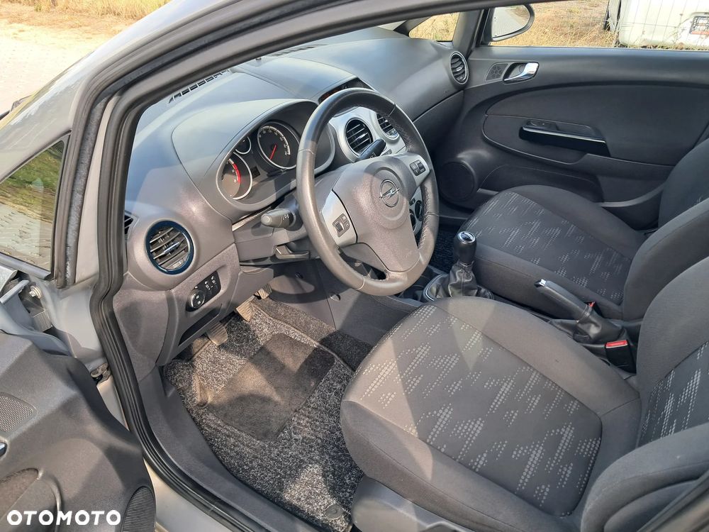 Opel Corsa 1.4 16V 150 Jahre - 11