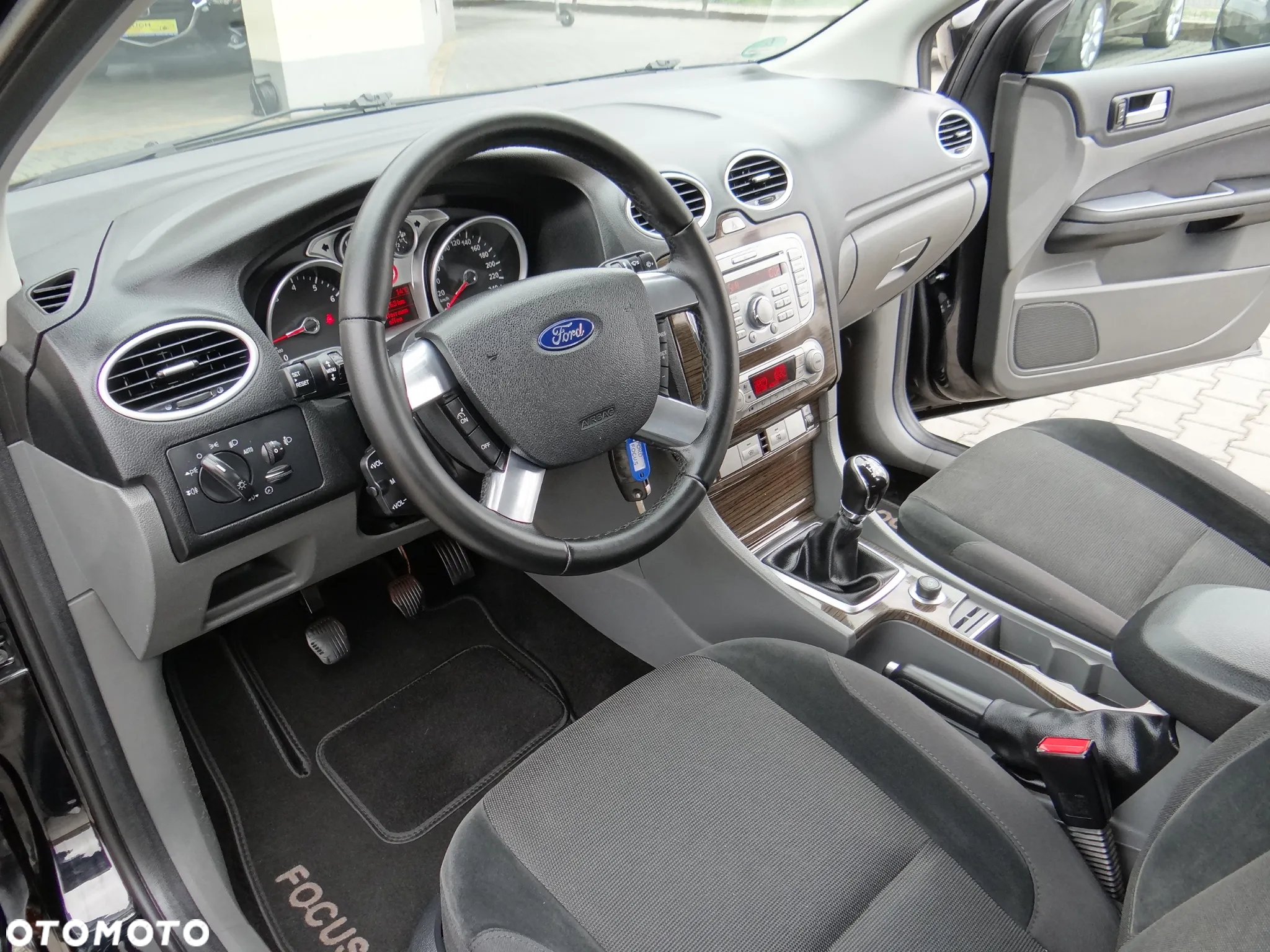Ford Focus 1.8 Ghia - 24