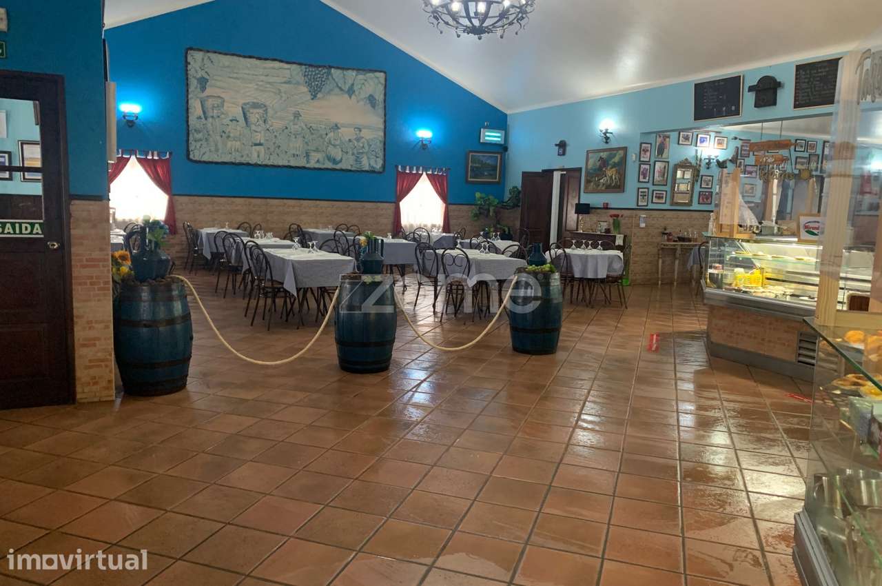 Excelente Restaurante, muito bem localizado com 2 moradias e zona d...
